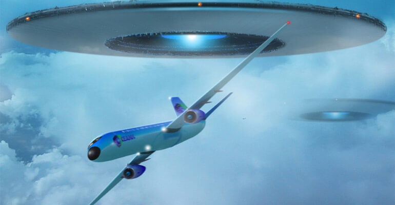 UFO_chases_plane_alaska_JAL_1628.jpg