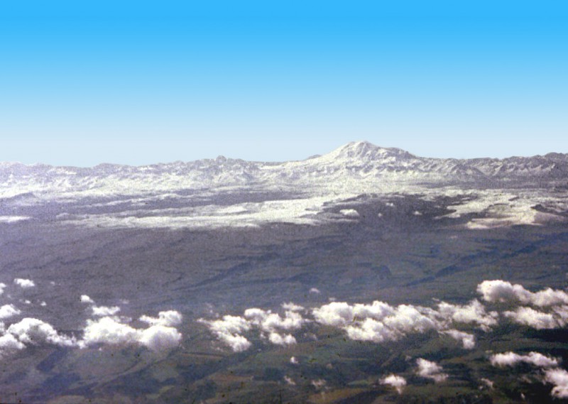 01 Elbrus z letadla.jpg